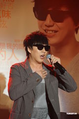 组图：萧煌奇出道10年开唱 预告大秀舞技