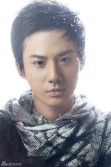 组图：赵文浩拍魅力写真 朦胧场景秀独特气质