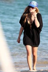 高清组图：艾薇儿法国度假 白天休闲夜晚疯狂