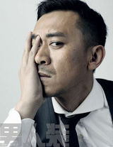 组图：王学兵《男人装》写真 动静间显型男本色