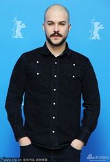 组图：《她们看见一头熊》亮相 罗曼妮红唇抢镜