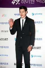 组图：众星亮相韩国百想艺术大赏