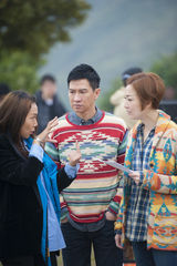 组图：《临时同居》开拍 郑秀文张家辉牵手撒欢