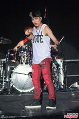 组图：MP魔幻力量香港开唱 赞当地女生有魅力