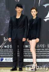 组图：《主君的太阳》发布 苏志燮紫西装粉嫩