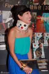 组图：薛凯琪为韩火火捧场 郑希怡颈伤仍未愈