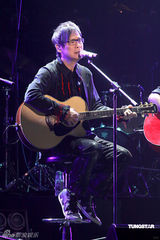 高清图：纵贯线香港开唱 莫文蔚郑少秋捧场