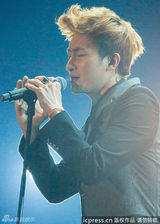 组图：SJ-M上海热力开唱 始源帅气有型赫海有爱