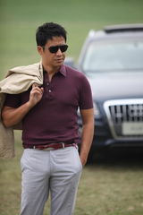 幻灯图集：张国强秀“男人风尚” 展现熟男魅力