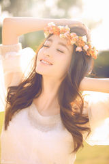 组图：花仙子王丽坤写真盛夏沁人绽放