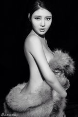 组图：足球宝贝徐冬冬发全裸写真庆恒大夺冠