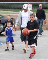 幻灯图：小贝率儿子军团打球 克鲁兹穿切尔西球衣