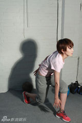 组图：谢楠解读自由新理念 运动美女巧结缘