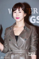 组图：TEENTOP金娜英等亮相品牌冬季时装展