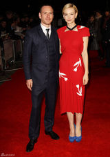 高清组图：凯瑞-穆里根印花礼服亮相高跟鞋抢眼