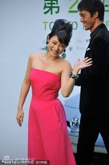 组图：第25届东京国际电影节开幕 星光惨淡走绿毯