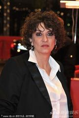 组图：《回家》柏林首映女主角阿加瑟深V黑裙抢镜