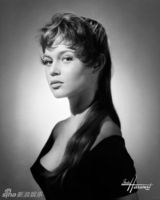 组图：众大牌黑白影像大片 杨紫琼携男友秀恩爱