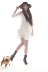 组图：郭碧婷空灵写真清新纯美 齐腰长发飘逸