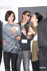 组图：袁咏仪称与张智霖拍戏辛苦 想与黄日华擦火花