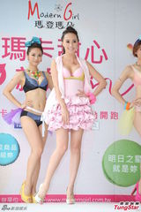 组图：人妻关颖性感挤奶 不怕老公吃醋