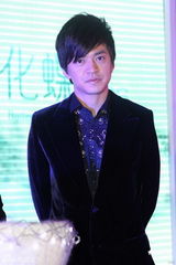 组图：张靓颖助阵全球音乐之旅 李健再唱《传奇》