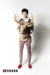 高清组图：韩星李钟硕运动鞋写真 展可爱帅气活力