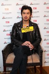 组图：新浪娱乐明星街拍盛典对话陈柏霖