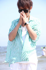 组图：金韩一李巍海边寻创作灵感 感受夏日清凉