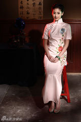 幻灯图：颖儿拍摄复古写真 完美演绎旗袍诱惑