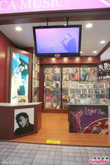 组图：张国荣逝世十周年 歌迷组织纪念展览