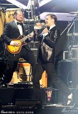 组图：小天王贾斯汀汀布莱克激情献艺