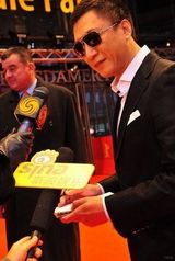 幻灯：《三枪》首映成张艺谋粉丝主场 闫妮风情十足