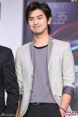 组图：陈柏霖帅气亮相 对新戏角色保密到家