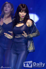 组图：Dal shabet孙丹菲WAPOP公演大跳性感热舞