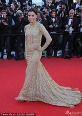 组图：《绝望主妇》伊娃鱼尾裙现身华贵性感