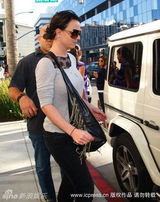 幻灯组图：布兰妮瘦身有成效 兴奋逛家具店