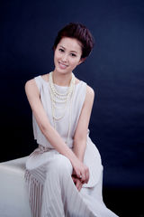 高清组图：袁志博回归知性 演绎古希腊女神