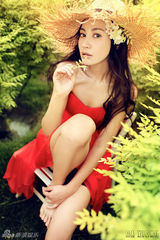 组图：杨雪时尚大片长发飘飘妩媚性感