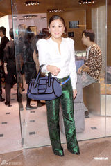 周慧敏自言有不少同志朋友 赌王四太送何超盈首饰