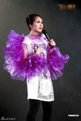 组图：杨千嬅个唱悲喜交加 老公与陈奕迅等好友捧场