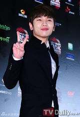 组图：韩团EXO出席2012MAMA颁奖礼记者会