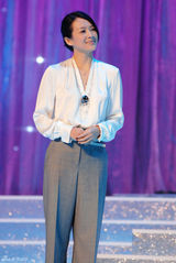 章子怡知性装领杰出成就奖 坦言逆境中始终坚守(图)