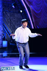 组图：吴君如忆拍片辛酸 冯小刚“搭讪”老板娘