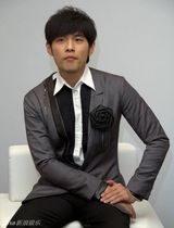 组图：周杰伦潘玮柏袁咏琳助阵慈善晚宴