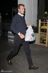 组图：贝克汉姆10岁儿子贴纹身贴纸模仿老爸