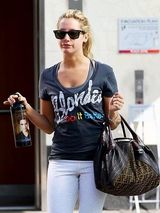 幻灯：《新月》主演含情对视 麦当娜继续南非行