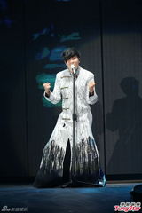 组图：林俊杰小巨蛋开唱 萧敬腾林志颖等助阵