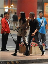 组图：姚晨深夜回京 男友曹郁亲自开豪车接机