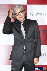 组图：韩片《钱的味道》首映 朴信惠允浩等助阵